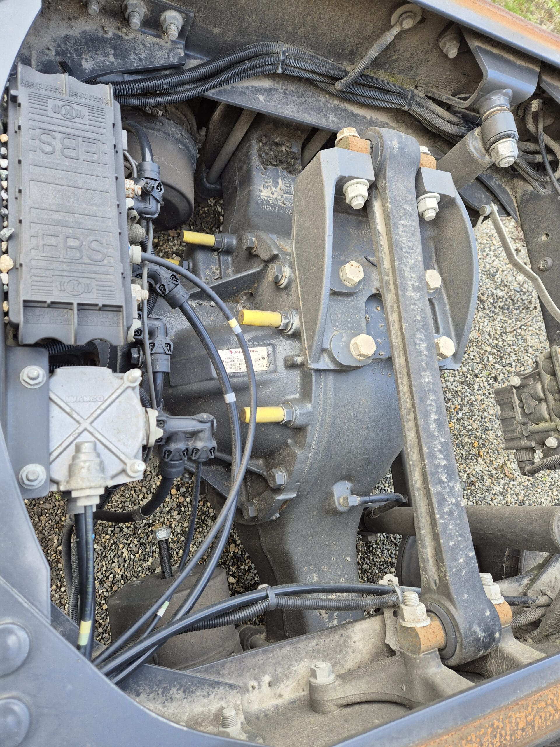 PONT ARRIERE MERITOR D16 NARROW-image